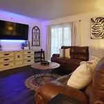 Ashley\'S Luxurious Snuggery!