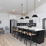 Moonstone Lodge Lake Views Sleeps 28 Golfsim Pup Friendly