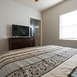 4Bd Walk-In Villa - Large Deck - Golf Course - Pool - Free Attraction Tickets Included - V120