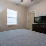 4Bd Walk-In Villa - Large Deck - Golf Course - Pool - Free Attraction Tickets Included - V120