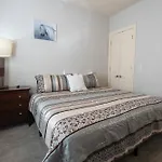 4Bd Walk-In Villa - Large Deck - Golf Course - Pool - Free Attraction Tickets Included - V120