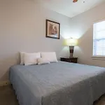 4Bd Walk-In Villa - Large Deck - Golf Course - Pool - Free Attraction Tickets Included - V120