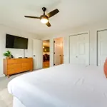 Branson Getaway With Balcony And Resort Amenities!