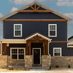 Lakehouse Lodge