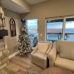Lakehouse Lodge