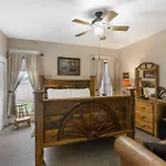 Historic Branson Hotel - Horseshoe Room With King Bed - Downtown - Free Tickets Included