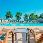 Lofty Retreat & Paradise Pointe