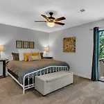 Lake Bluff Retreat - Sleeps 6 - Heated Pool - Golf