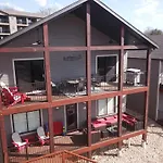 Luxury Lake Resort Lodge
