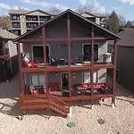 Luxury Lake Resort Lodge