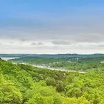 Secluded Branson Escape With Pool And Game Room!