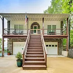 Secluded Branson Escape With Pool And Game Room!