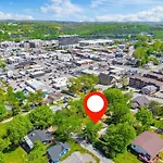 Downtown Branson Bungalow