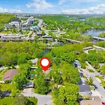 Downtown Branson Bungalow