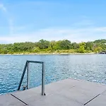 Reeled Inn Lodge Lakefront