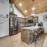 Branson Cabin With Pool Access And Private Boat Slip!
