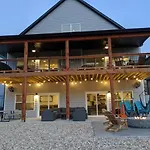 Livin\' The Dream- Indoor Outdoor Pool & Private Hot Tub