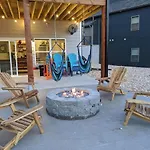 Livin\' The Dream- Indoor Outdoor Pool & Private Hot Tub