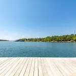 Artilla Cove Cabin 9- Lakeside- Pool & Hot Tub