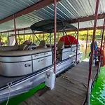 Artilla Cove Cabin 9- Lakeside- Pool & Hot Tub