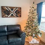 Breathtaking Lake Views-Dog Friendly-$400 Of Free Tickets-High End Decor