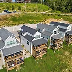 Breathtaking Lake Views-Dog Friendly-$400 Of Free Tickets-High End Decor