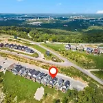 Breathtaking Lake Views-Dog Friendly-$400 Of Free Tickets-High End Decor