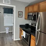 Cozy Condo With No Stairs, And Arcades! 5 Beds