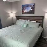 Cozy Condo With No Stairs, And Arcades! 5 Beds