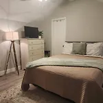 2Br Cozy Condo - Centrally Located - Steps Required - Free Tickets Included