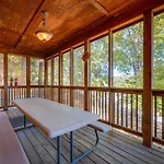 Branson Getaway With Indoor And Outdoor Pool Access!