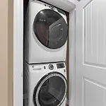 Spacious Retreat, Heart Of The City, Indoor Pool, Free Attraction Tickets!