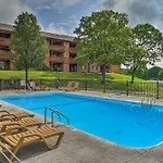 Branson Condo With On-Site Golf Course Access!