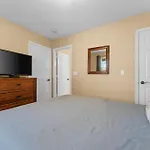 Cozy Top Floor 2Br Condo With View And Amenities!!