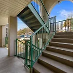 Cozy Top Floor 2Br Condo With View And Amenities!!