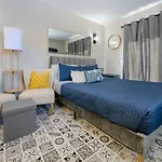 Corner, Top Floor, Fall Creek, Convenient To 76