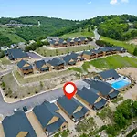 New Log Cabin, Free Local Attraction Tickets Daily, Ozark Views, Cmty Amenities!