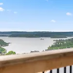 Modern Lake 3 Bedroom