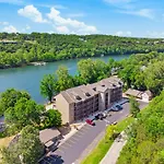 Lake Taneycomo Views-Near Branson Landing-Cmty Outdoor Pool-Free Tickets-Elevator!