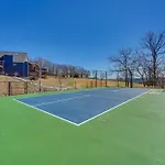 Walk To Branson Strip Inviting Condo!