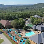Studio Apt In Branson With Great Resort Setting Including Pools And Playground