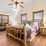 Cozy \'Rustic River Lodge\' Near Sdc With Pools!