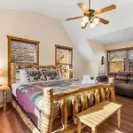 Cozy \'Rustic River Lodge\' Near Sdc With Pools!