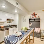 Walk To Branson Landing Condo With Resort Amenities