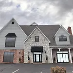 Seven Gables Inn