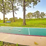 Pristine Holiday Hills Resort Condo In Branson!