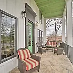 Downtown Branson Home With Pool Near The Landing!
