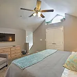 8 Mi To Silver Dollar City Branson Condo With Pool!