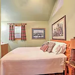 Cozy Branson Cabin Near Table Rock Lake!