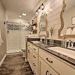 Branson Resort Condo About 2 Mi To Silver Dollar City!